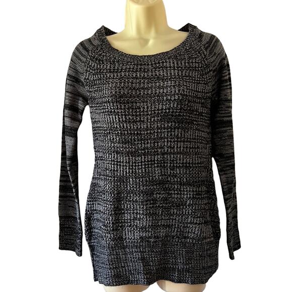 Heart N Crush Black and Gray Knit Tunic Sweater Womans Size Medium - Picture 2 of 8